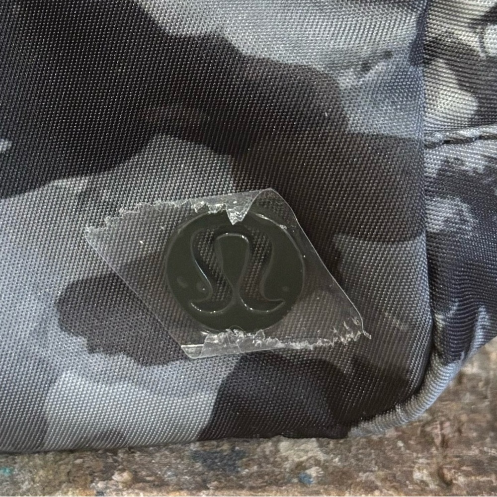 NWT Lululemon Everywhere Belt Bag Long Strap In Thawed Camo Grey Multi - Picture 3 of 9